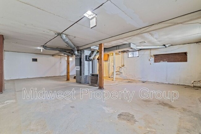 Building Photo - 405 Cameron Rd