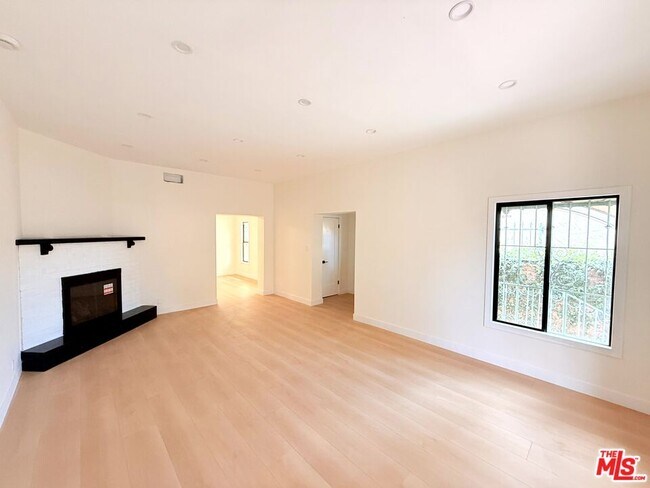 Building Photo - 6132 Whitsett Ave