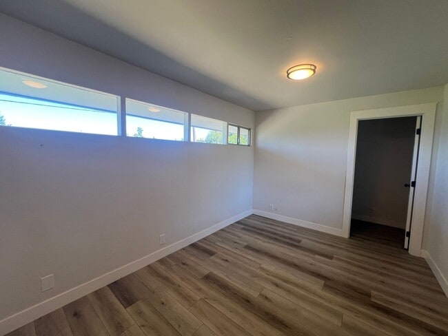Building Photo - 546 Fir Ave