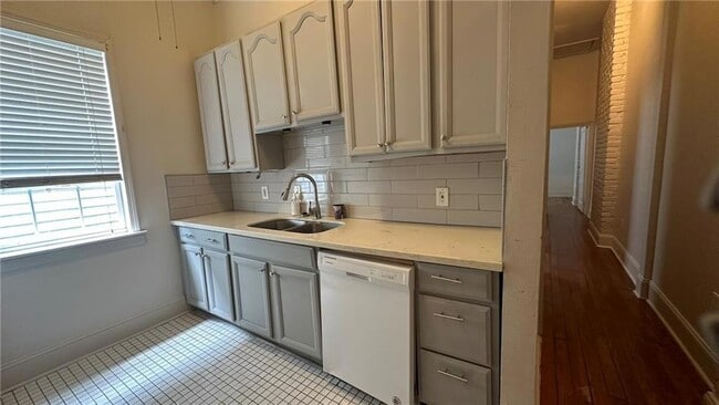 Building Photo - 4233 Iberville St