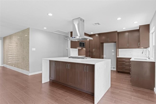 Building Photo - 22435 Elsinore Dr