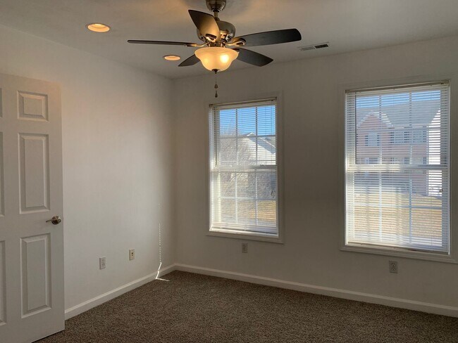 Building Photo - 165 Tula Cir