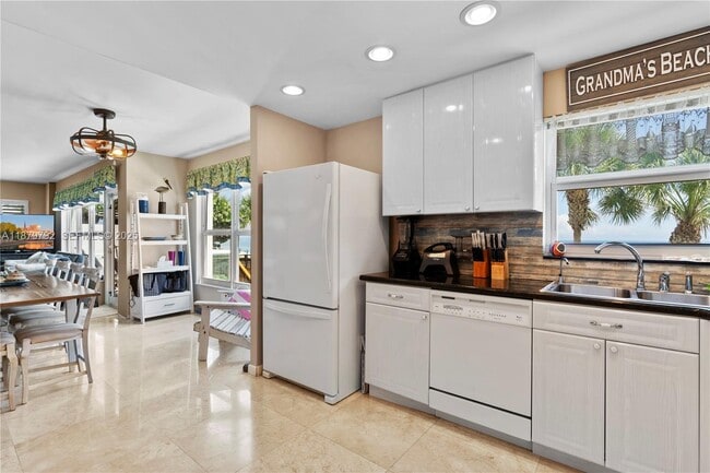 Building Photo - 3550 Galt Ocean Dr