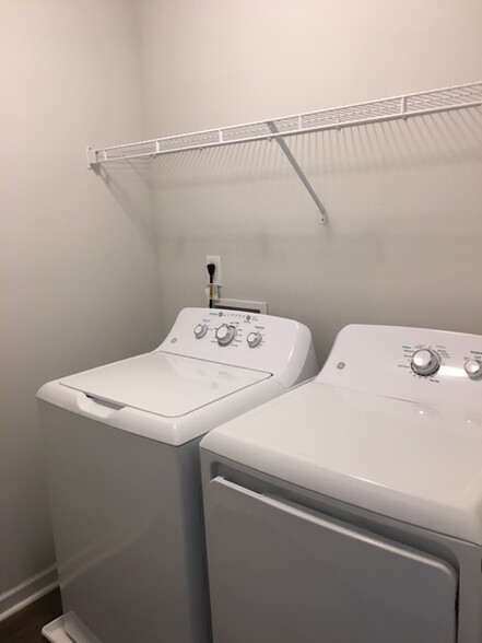 Washer & Dryer -- In Unit - 117 Maple Tree Ln