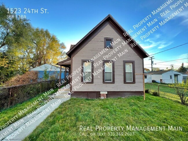 Building Photo - Stylish Living Awaits: Charming 3-Bedroom ...