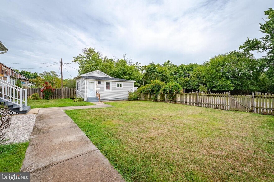 Building Photo - 1007 Church St