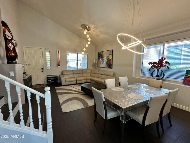 Building Photo - 4831 E Robin Ln