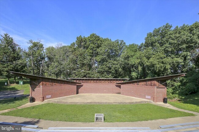 Building Photo - 2720 S Arlington Mill Dr