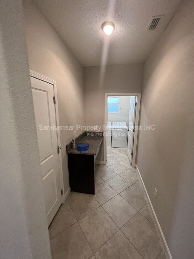 Building Photo - 939 Terra Vista St