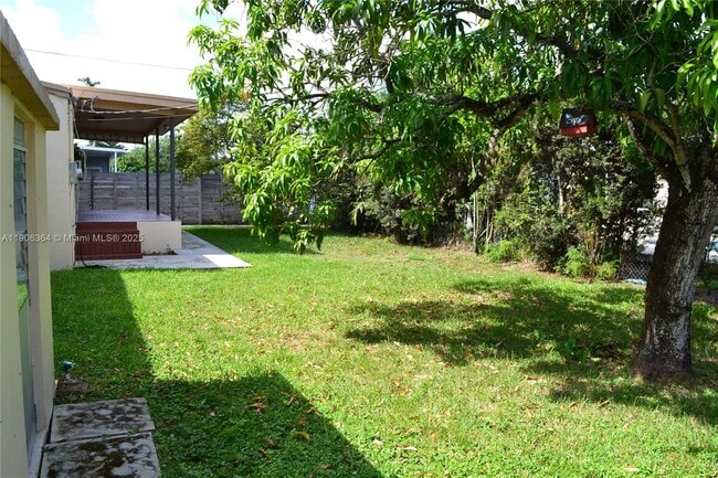 Building Photo - 7855 SW 17th Terrace