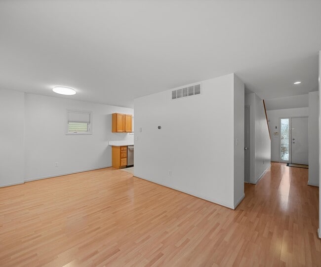 Building Photo - 905 Wildt St