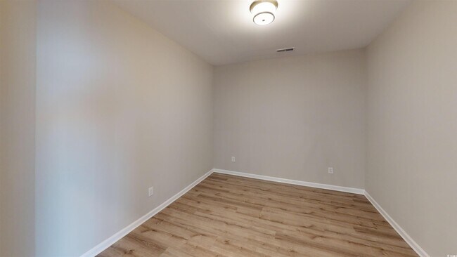 Building Photo - 86 Racquet Club Dr