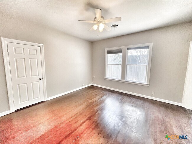 Building Photo - 127 Paloma Dr