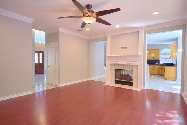Building Photo - Mission Ridge beauty-4 bedroom 3 1/2 bath-...