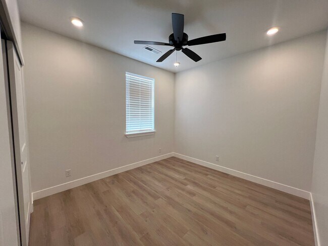 Building Photo - 702 Cedar Hl Dr