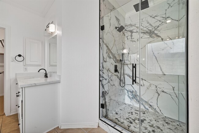 Building Photo - 22115 Oakcreek Hollow Ln