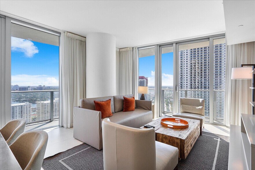 Primary Photo - 4011 S Ocean Dr