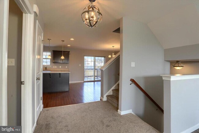 Building Photo - 723 Jonathan Ct