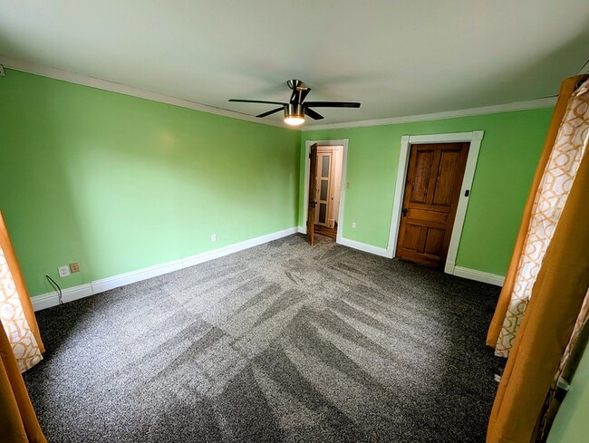 Building Photo - 517 1st Ave W