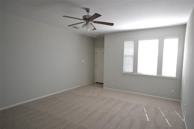 Building Photo - 1501 Encino Dr