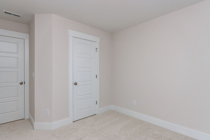 Building Photo - 339 Parkland Dr