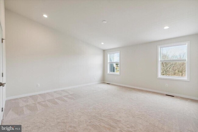 Building Photo - 15 Tamarack Cir