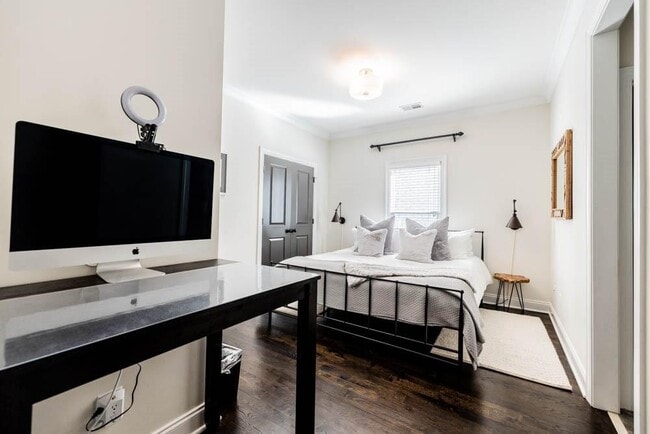 Building Photo - 470 Hamilton St SE