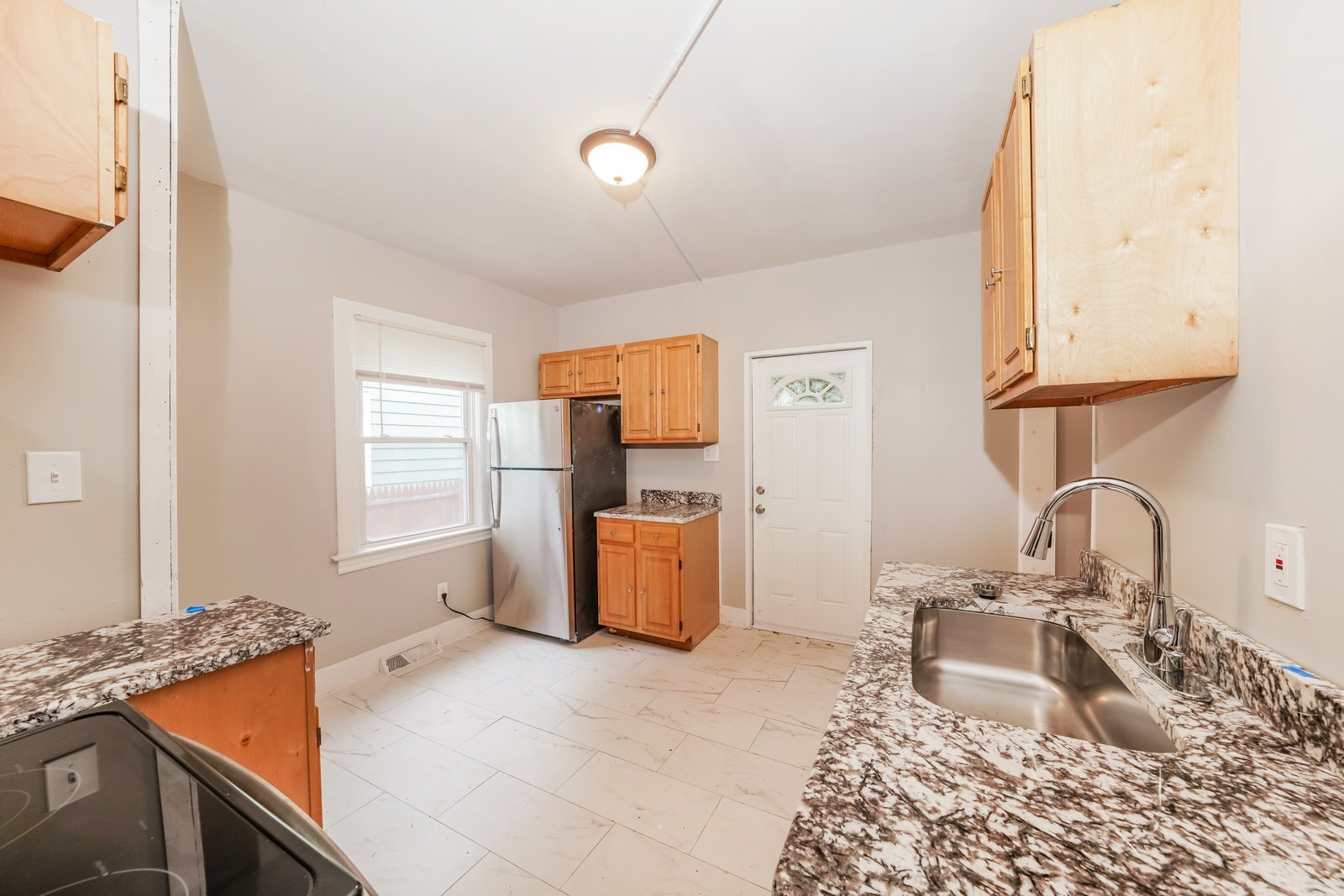 Building Photo - 339 W Calthrop Ave