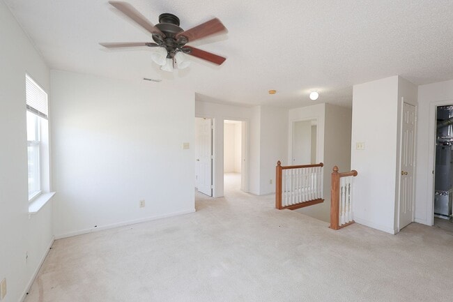 Building Photo - Spacious 4-Bed Waterfront Home in Westmere...