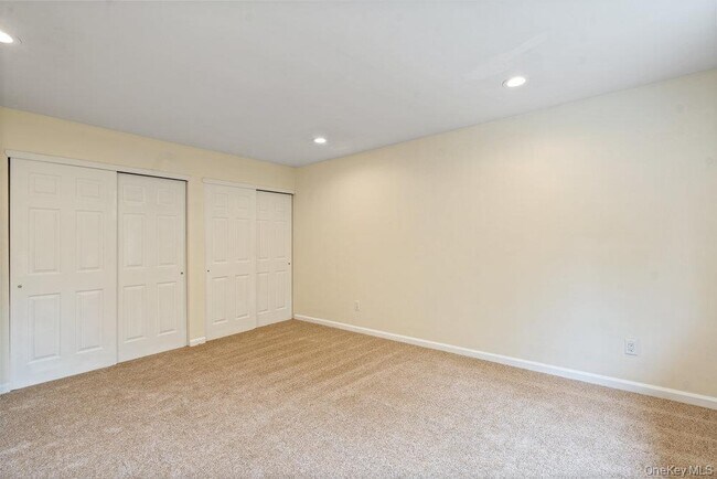 Building Photo - 90 Foxwood Dr