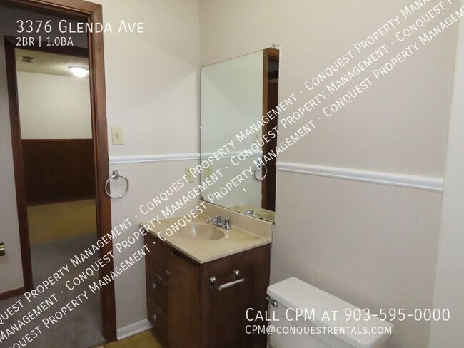 Building Photo - Water Paid! Cozy 2 Bedroom Duplex w/Fenced...
