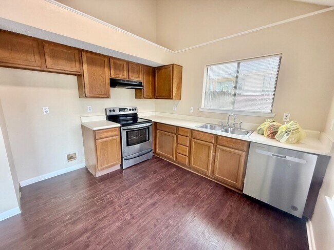 Building Photo - 2-bed/2-bath off Eagles Nest