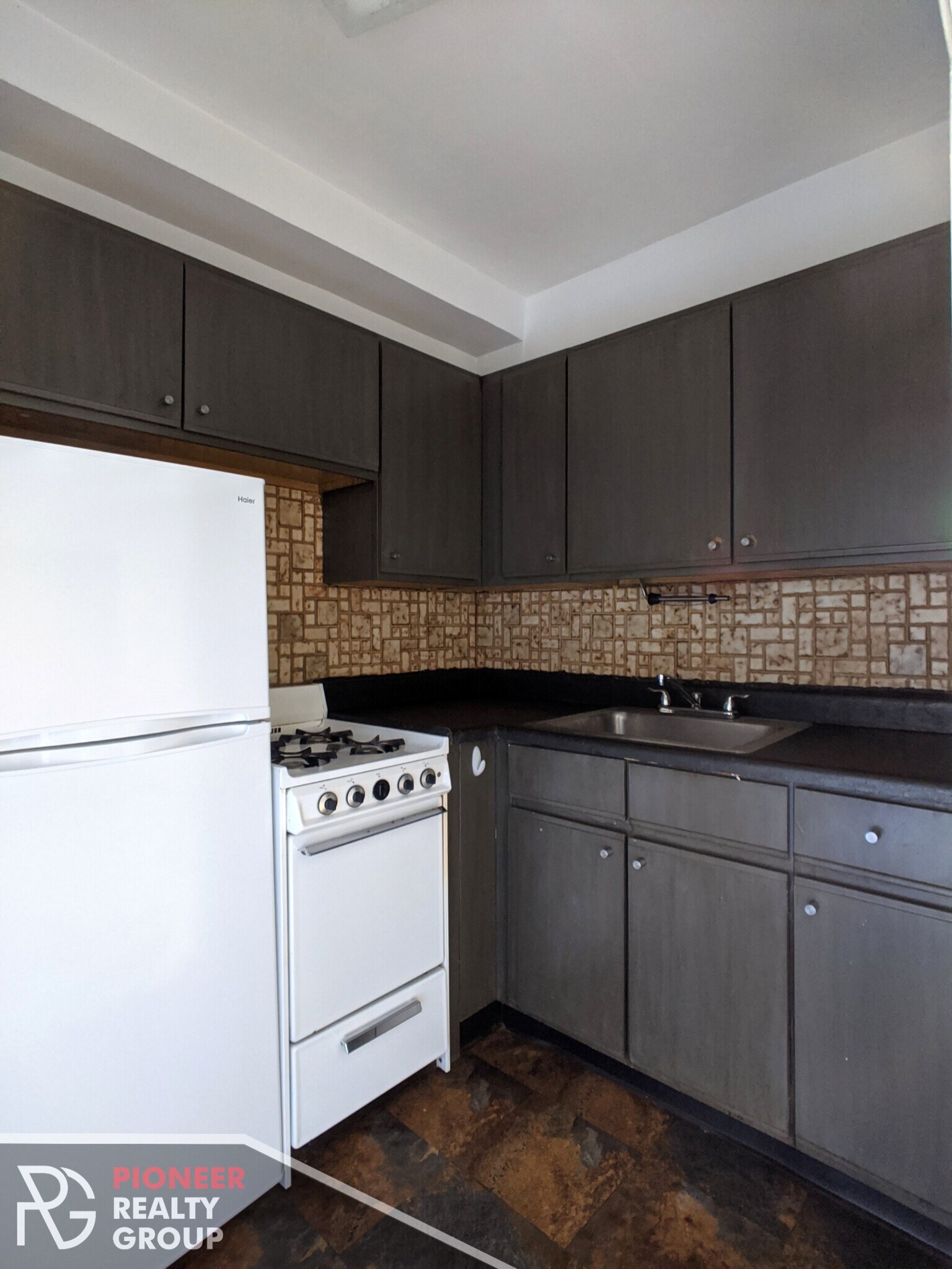 Building Photo - 739 W Belmont Ave