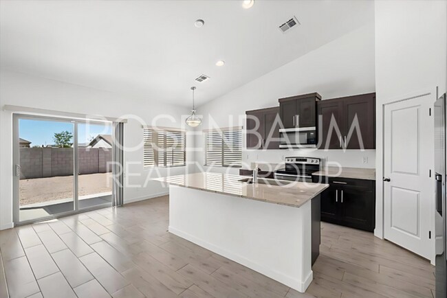 Building Photo - Gorgeous 3-bedrooms, 2-baths home in Arizo...