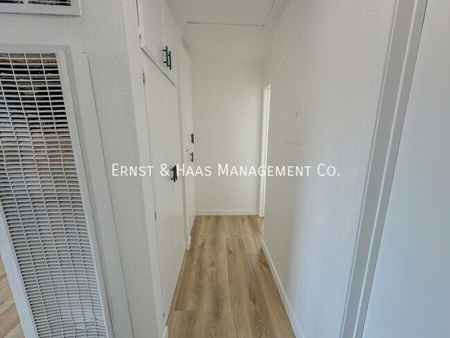 Building Photo - 1080 St Louis Ave