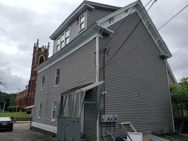 Building Photo - 611 Cambridge St