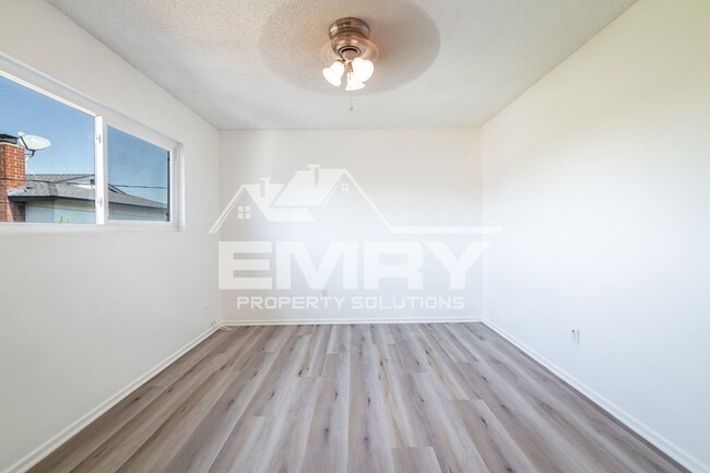 Building Photo - 3848 W 105th St