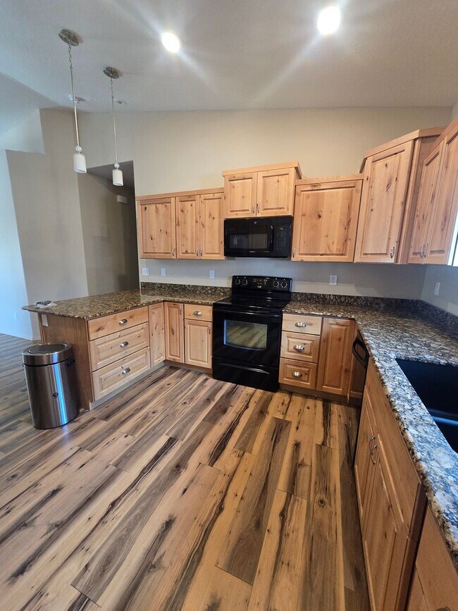 Building Photo - Unfurnished, 1-Year Long-Term Rental