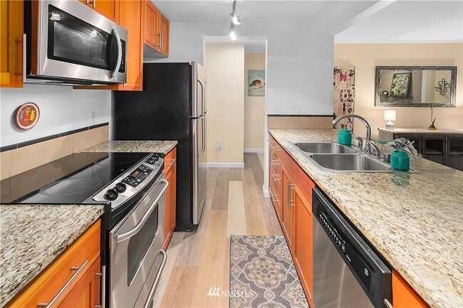 Building Photo - 2145 Dexter Ave N