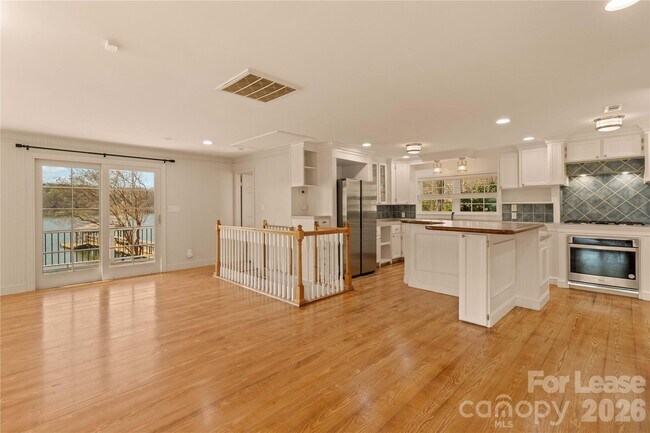 Building Photo - 118 Revere Dr