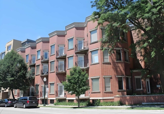 Building Photo - 402 W Dayton St