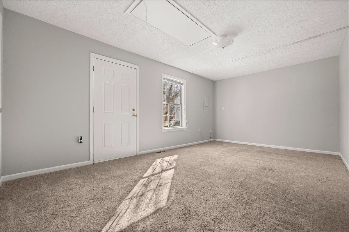 Building Photo - 4001 Bittern Ct