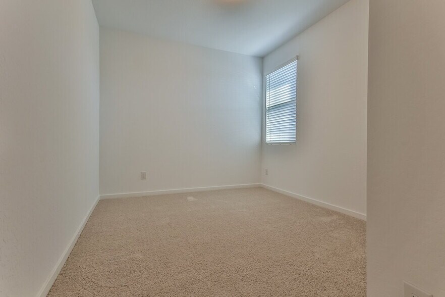 Building Photo - 11008 W Parkway Dr