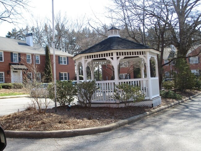 Building Photo - FOR RENT! 2 Bedroom, 2 Bath Upper Level Co...