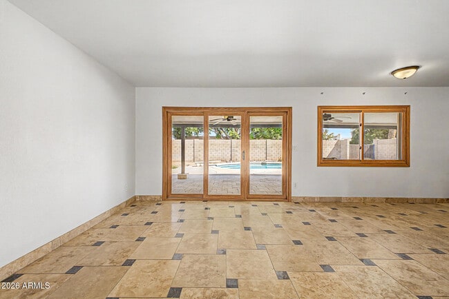 Building Photo - 5403 S Heather Dr