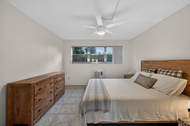 Building Photo - 625 Antioch Ave