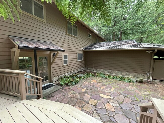 Building Photo - 10800 Lathrop Ln NW