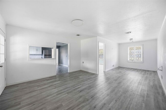 Building Photo - 5919 Van Fleet St