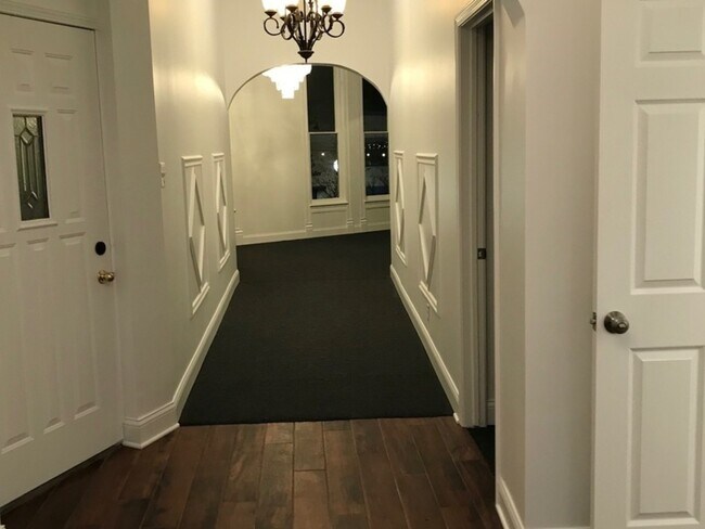 Building Photo - 59 S Grove Ave