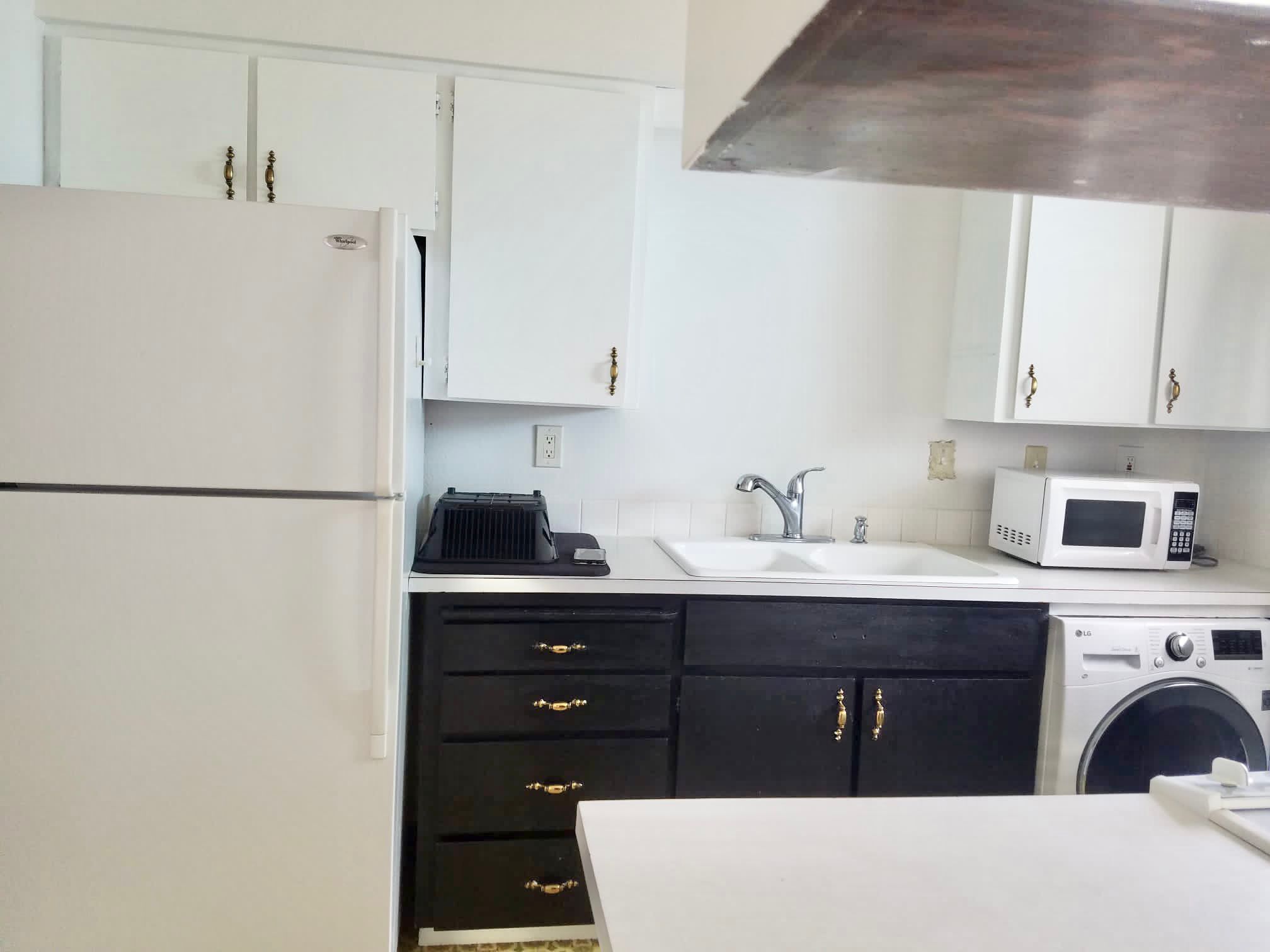 upper kitchen 1 - 626 S Beeman St